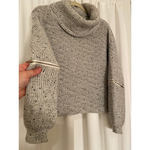 Cropped Sweater w/ Zipper Detail (LF Boutique) - Picture 2 of 5